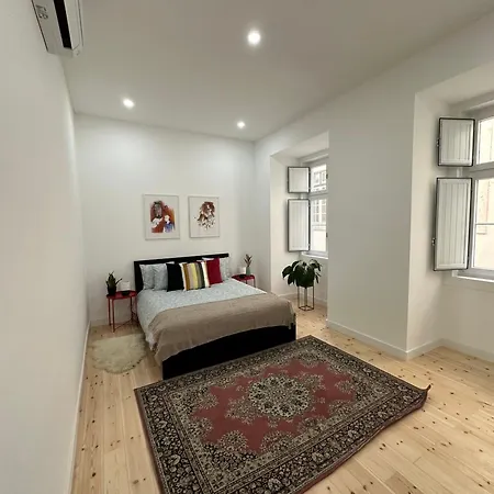 Chiado Large Bedroom بيت ضيافة *